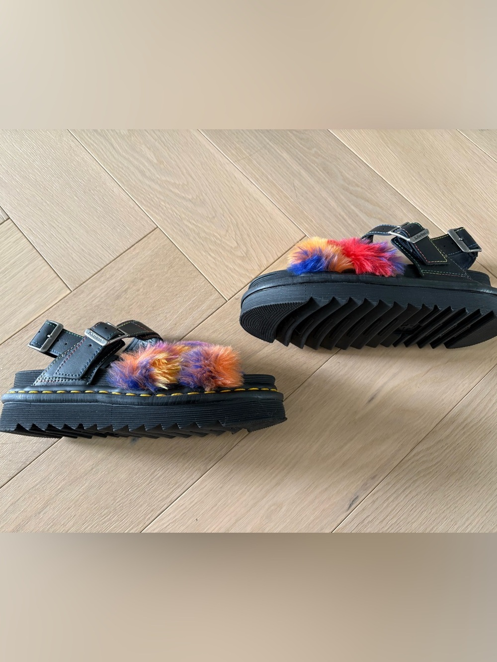 Dr. Doc Martens Voss II Fluffy Faux Fur Strap Leather Sandals EU 37 US 6 Used 1x